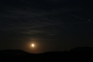 Datei:Mondaufgang Zepfenhan 16.08.22-5.jpg