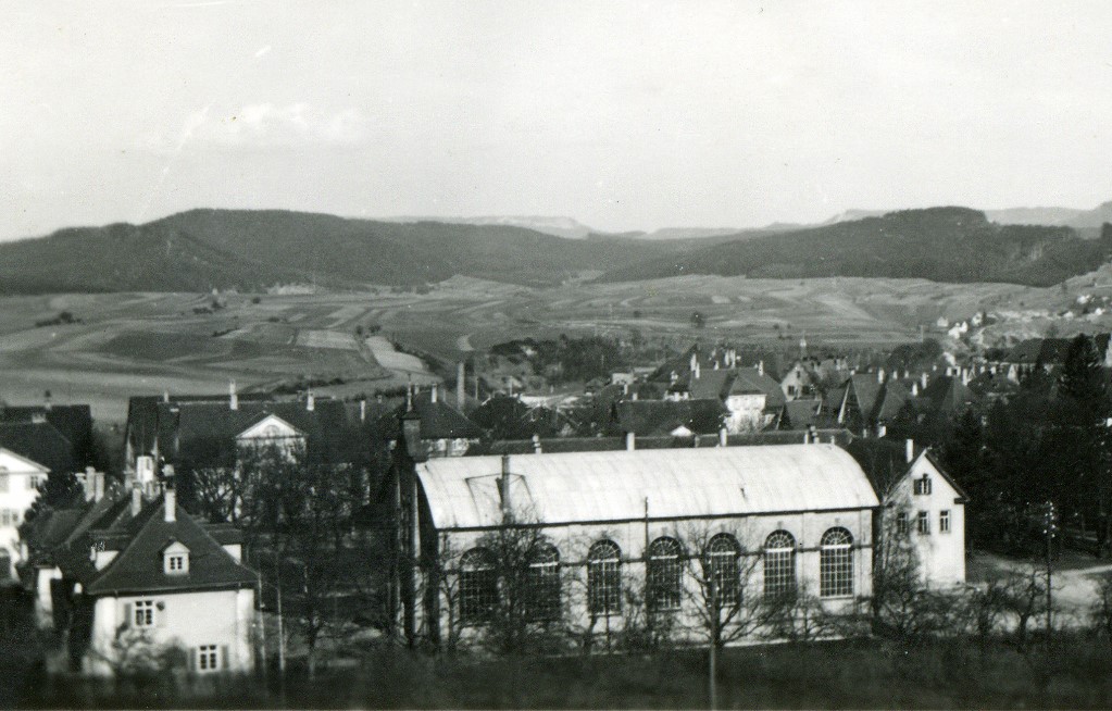 Ansichten Mittelstadt Wilhelmstrasse AlteTurnhalle 1940 Moebelwagen 1940 01.jpg