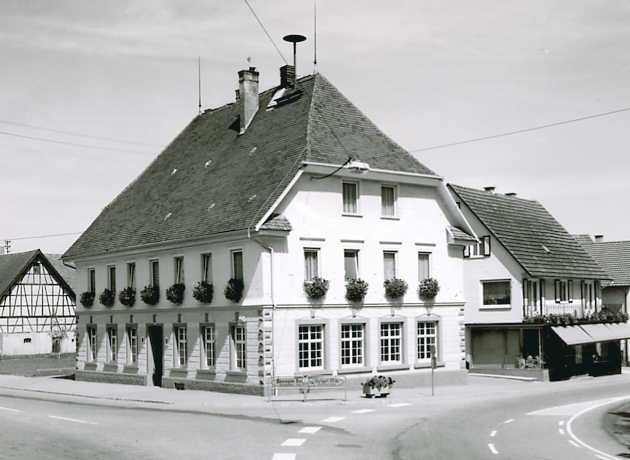 Datei:541 Rathaus. Nov. 1976.jpg