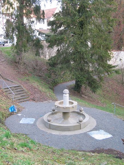 Typisch rottweil Brunnen BrunnenStadtgraben Dezember2006a.jpg