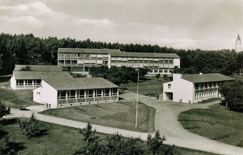 Ansichten Mittelstadt Lorenz-Bock-Strasse Konrad-Witz-Schule Um1960 Konrad-Witz-Schule um 1960 01.jpg