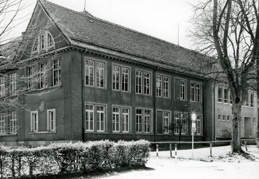 Ansichten Mittelstadt Koenigstrasse Post Um1965 AltesDHG um 1965 02.jpg