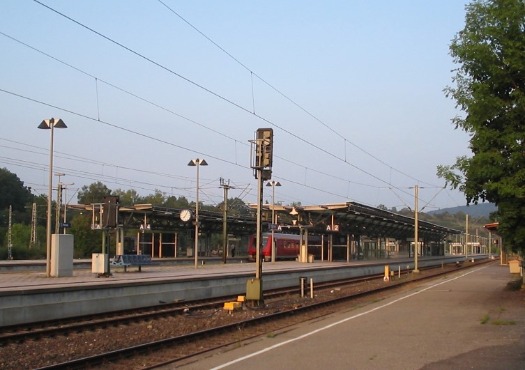 Ansichten Mittelstadt Gebaeude Bahnhof September2005 Bahnhof 03.09.2005 07.jpg