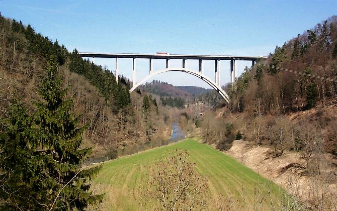 Datei:Ansichten RegionRottweil Neckarburg Autobahnbruecke Autobahnbruecke 21.03.2000 01.JPG
