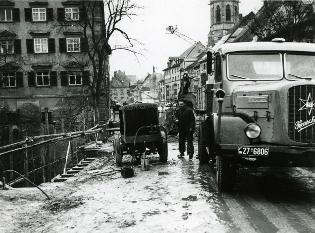 Datei:Ansichten Innenstadt Gebaeude Hochbruecke 1955 VerbreiterungHochbruecke 1955 02.jpg