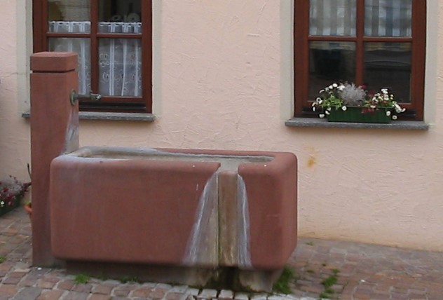 Typisch rottweil Brunnen Hohlengrabengasse BrunnenHohlengrabengasse 16.05.2005 02.jpg