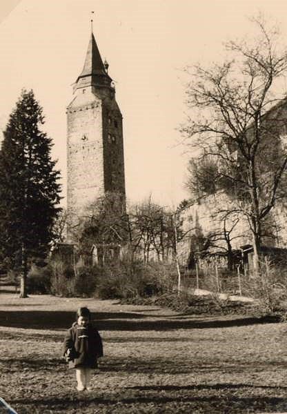 Datei:Ansichten Innenstadt Gebaeude Hochturm Um1957 Hochturm Um 1957 01.jpg