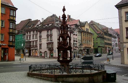 Datei:Ansichten Innenstadt Gebaeude Marktbrunnen Marktbrunnen 16.01.2000.JPG