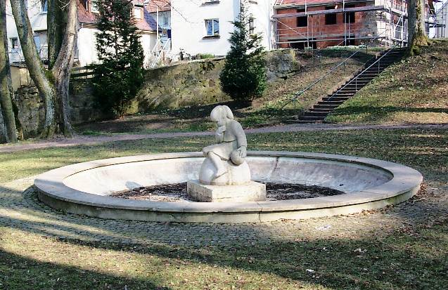 Datei:Typisch rottweil Brunnen Maedelesbrunnen Maedelesbrunnen 22.03.2000 01.JPG
