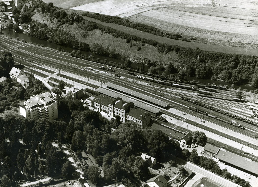 Ansichten Mittelstadt Gebaeude Bahnhof 1980 Bahnhof 1980 01.jpg
