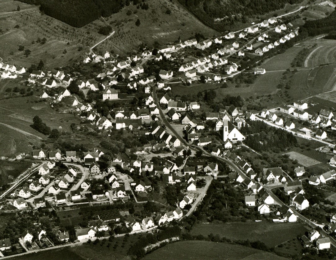 Ansichten Goellsdorf Um1960 LuftbildGoellsdorf Um 1960 02.jpg