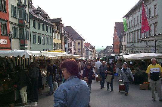 Datei:Ansichten Innenstadt ObereHauptstrasse Wochenmarkt Wochenmarkt 13.05.2000 03.JPG