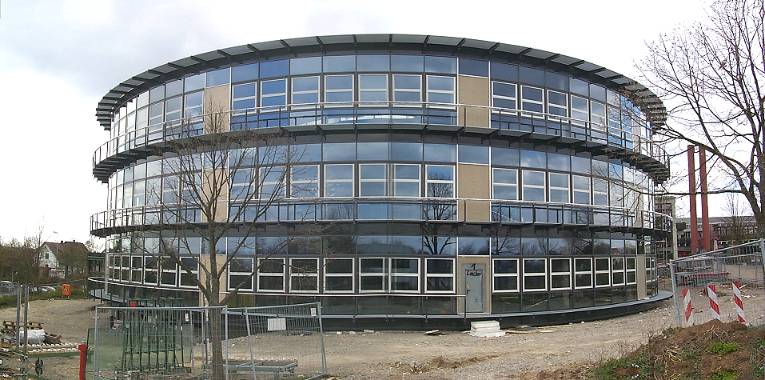 Datei:Ansichten Mittelstadt Heerstrasse Berufsschulzentrum Berufsschulzentrum 13.04.2001 01.JPG