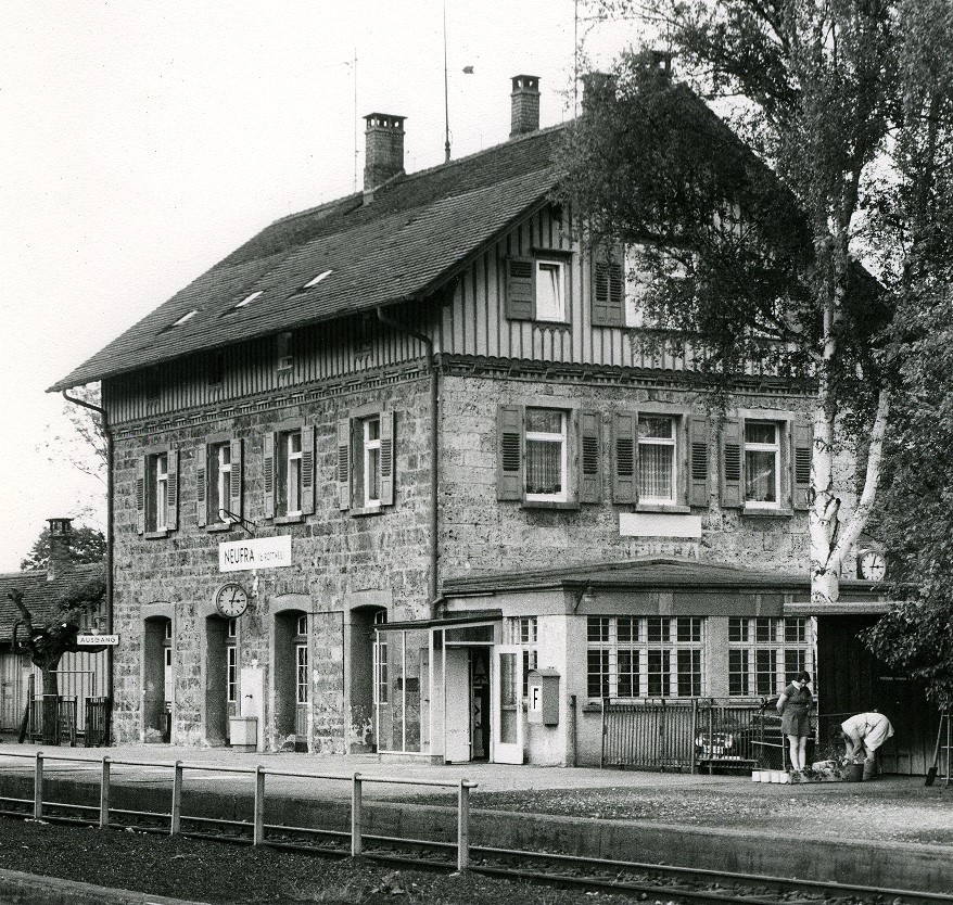 Ansichten Neufra Gebaeude Bahnhof BahnhofNeufra 1974 02.jpg