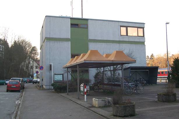 Datei:Ansichten Mittelstadt Gebaeude Bahnhof Dezember2001 Bahnhof 08.12.2001 07.jpg