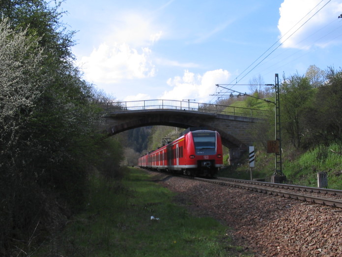 Datei:Ansichten RegionRottweil Neckarburg Bahntrasse 20170329-101432A-Lutz 590 BahntrasseNeckarburg 30.04.2005 02.jpg