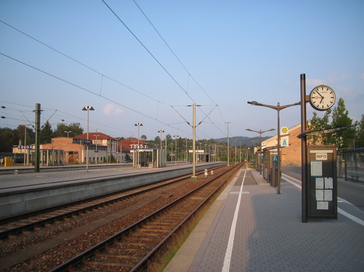 Datei:Ansichten Mittelstadt Gebaeude Bahnhof September2005 Bahnhof 03.09.2005 04.jpg