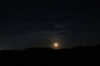 Datei:Mondaufgang Zepfenhan 16.08.22-6.jpg