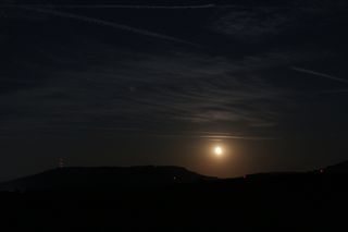 Datei:Mondaufgang Zepfenhan 16.08.22-7.jpg