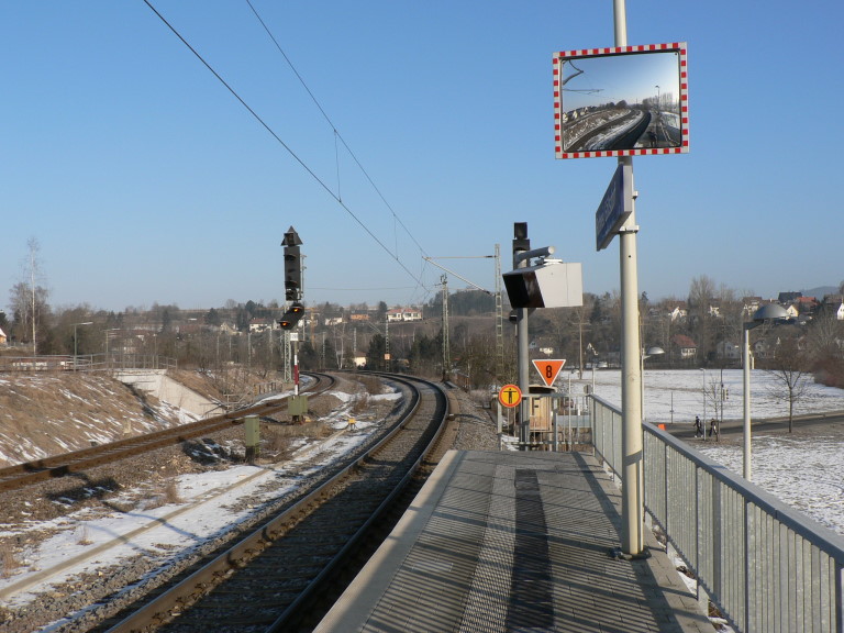 Ansichten Goellsdorf Gebaeude Ringzug-Haltestelle Januar2006 Ringzug-Haltestelle 15.01.2006 03.jpg