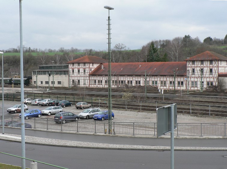 Datei:Ansichten Mittelstadt Gebaeude Bahnhof ParkRideParkplatz ParkUndRideParkplatz 17.04.2006 02.jpg