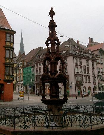 Datei:Ansichten Innenstadt Gebaeude Marktbrunnen Marktbrunnen 16.01.2000 02.JPG