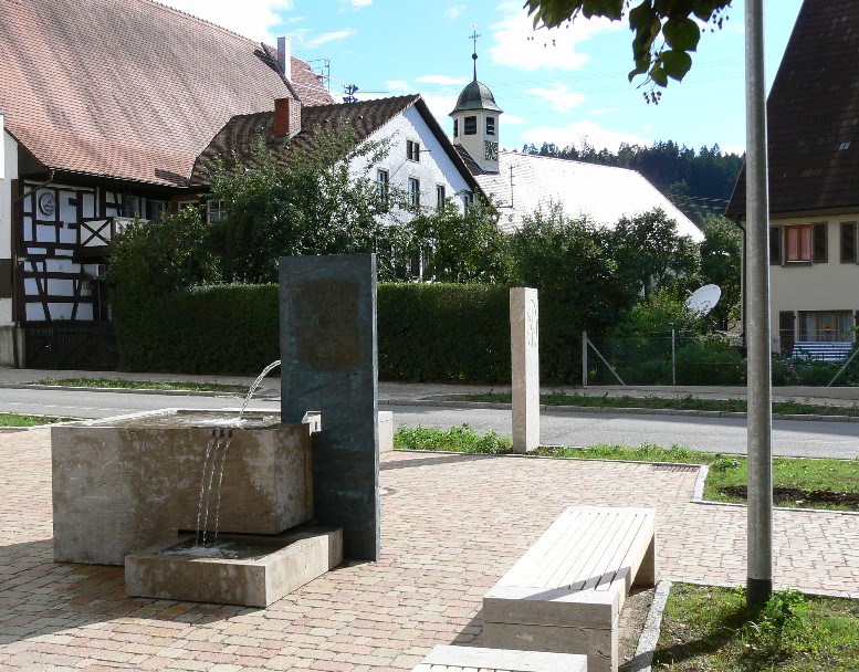 Typisch rottweil Brunnen DorfbrunnenNeufra Rathausbrunnen 20.08.2006 04.jpg