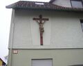 370 Jesuskreuz am Wohnhaus Schellenwasen 6, Okt. 2012.JPG