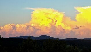 Gewitterwolken in Abendsonne 15.08.2023-7.JPG